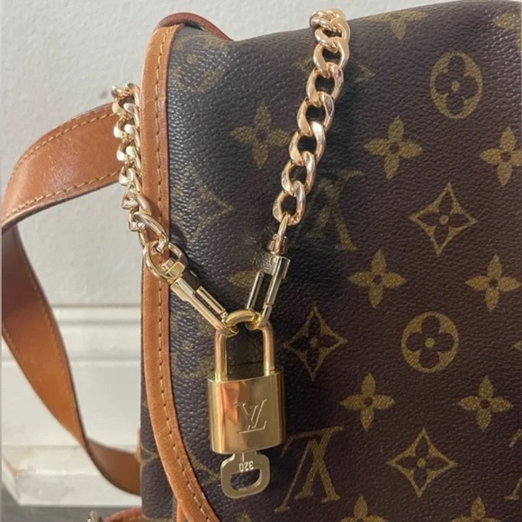 Louis Vuitton Jewelry - Authentic Louis Vuitton Gold Brass Padlock Lock & Key Necklace